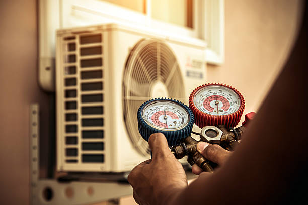 Professional Heat Pump Repair technician working in Humboldt, AZ